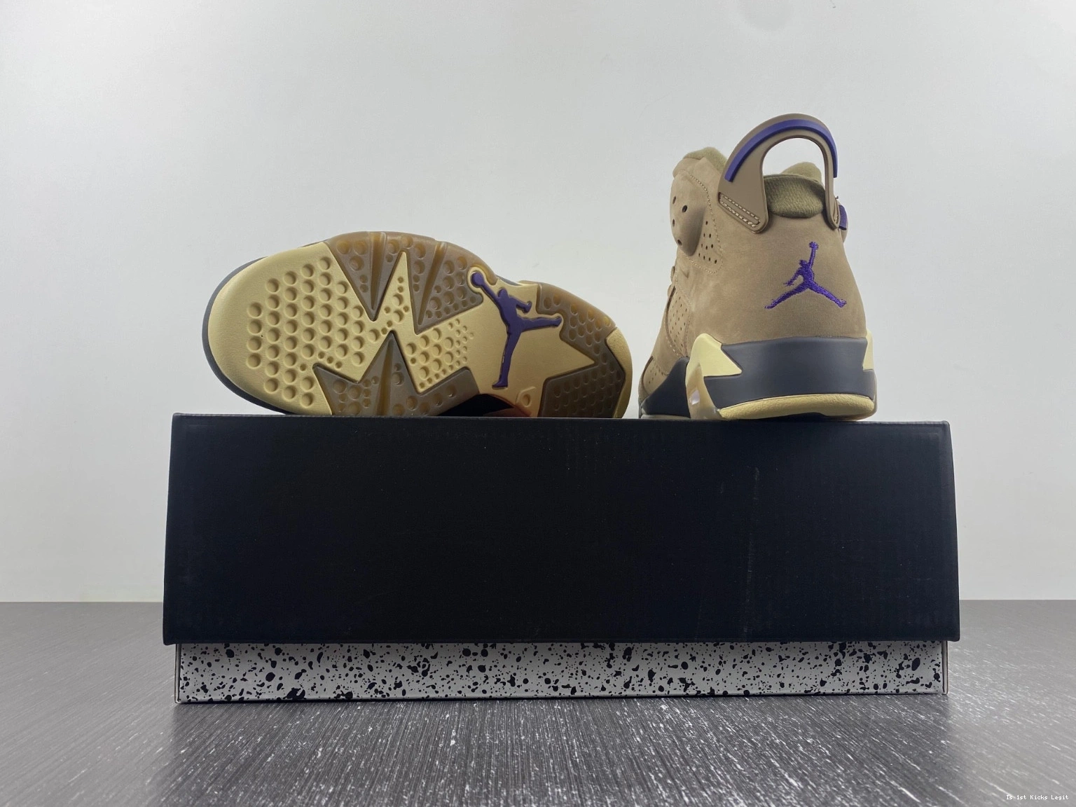 FD1643-300 WMNS Kelp